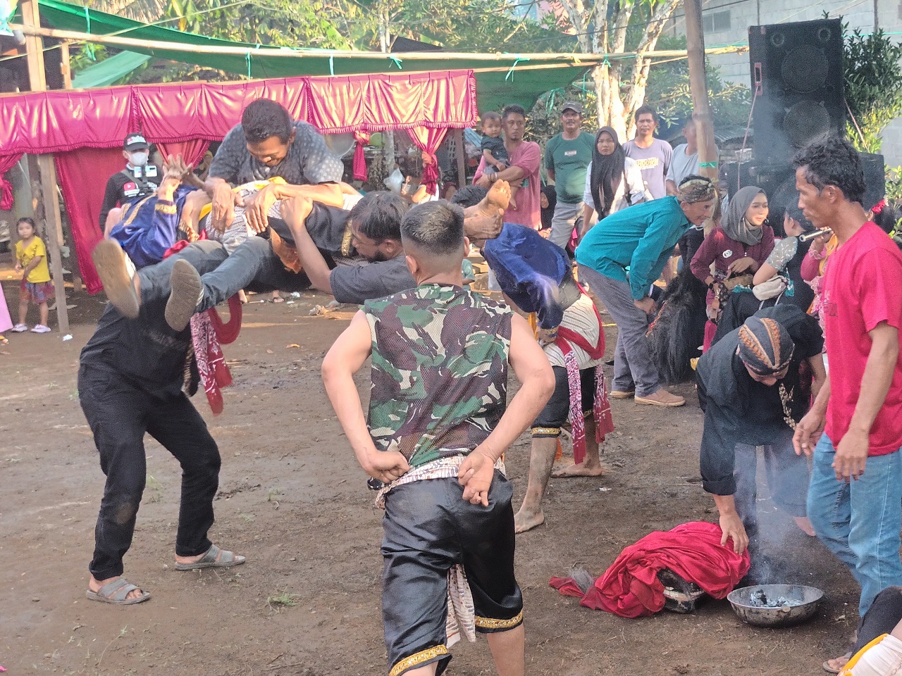 Jaranan Di Tanah Borneo Kesurupan Dan Perpindahan Budaya Tatkala Co