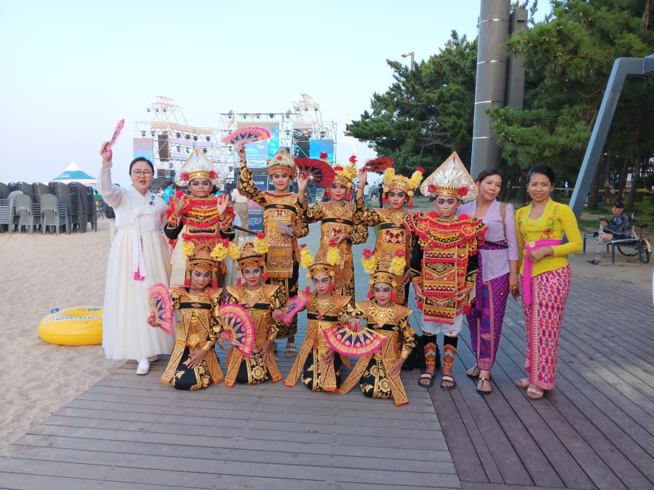 Sanggar Santhi Budaya Singaraja Tampil Di Korea Tatkala Co