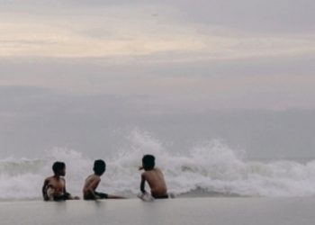 “Catatan Pulang” Penyair Angga Wijaya, Catatan Seorang Pengagum