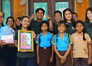KKN PPM Unud 2018 di Mas Ubud:  Dengan Melukis, Perangi Sampah Plastik