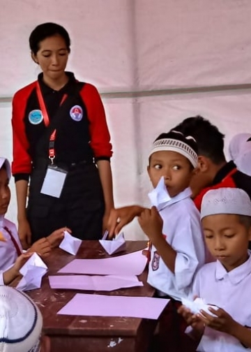 Perahu Kertas dan Kapsul Harapan Anak-anak Donggala – Catatan Baksos Kapal Pemuda Nusantara 2018