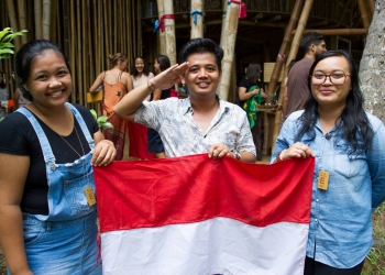 Mengajar Ke-Indonesia-an bagi Anak-Anak Orang Asing