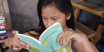 Membaca Buku “Aku Radio Bagi Mamaku”: Naya Berani Sekali