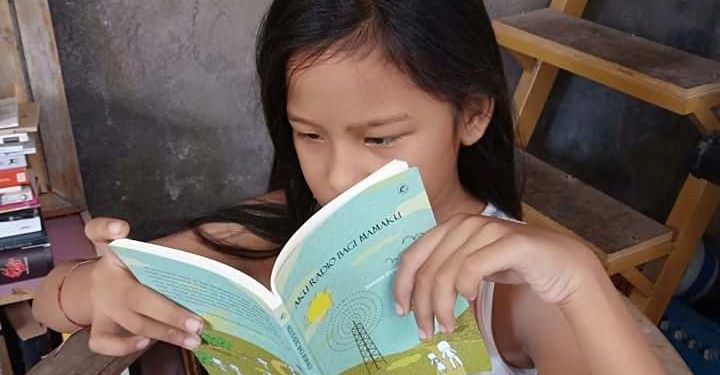 Membaca Buku “Aku Radio Bagi Mamaku”: Naya Berani Sekali