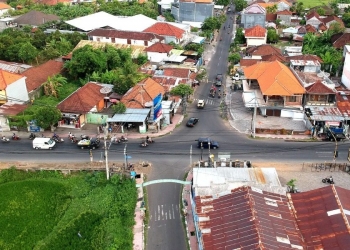 Jalan, Banyak Jalan, Jalan-Jalan atau Membuka Jalan?