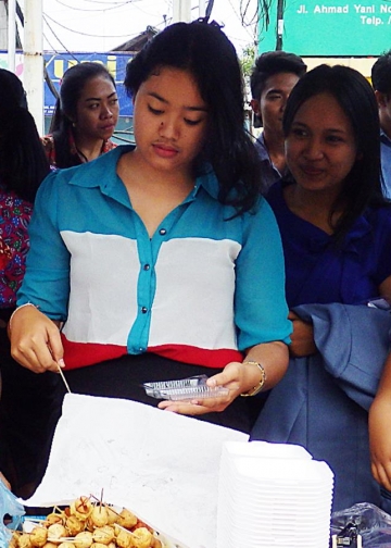 Sarjana Zaman Now – Jadi Pegawai Kontrak di Pemda atau Buka Usaha Sendiri?