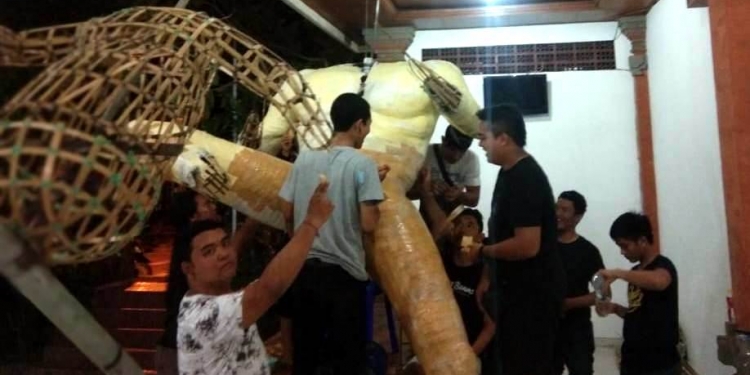 Debat Capres itu Hanya Hiburan, Yang Serius Tuntaskan Ogoh-ogoh