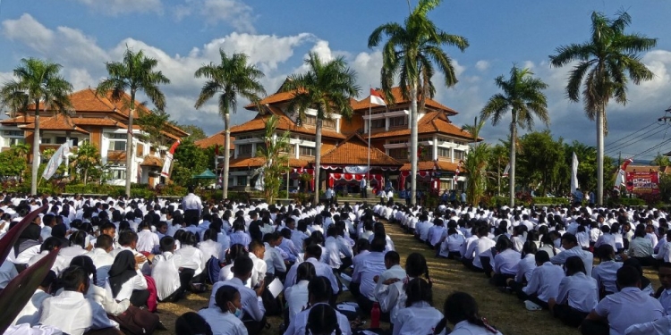 Mahasiswa Jawa Masuk Undiksha: Awalnya Cemas Kalah Saing, Akhirnya Senang Banyak Pengalaman