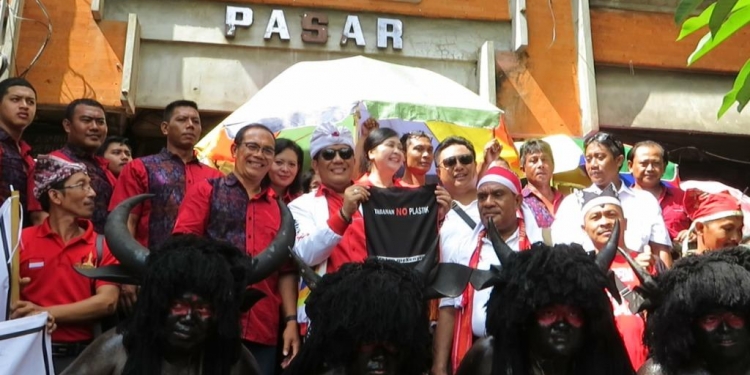 Wabup Bagi-bagi Tas dan Saya Merenung Tentang Riwayat Pasar Tabanan