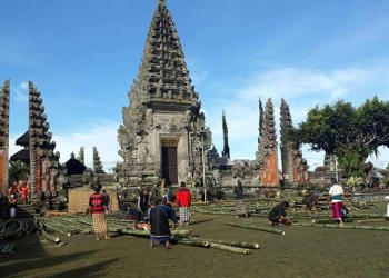 Batur, dari Kosmos hingga ke Logos