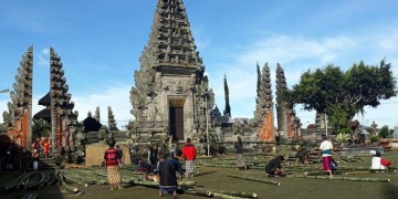 Batur, dari Kosmos hingga ke Logos