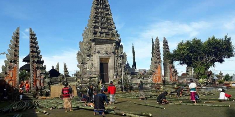 Batur, dari Kosmos hingga ke Logos