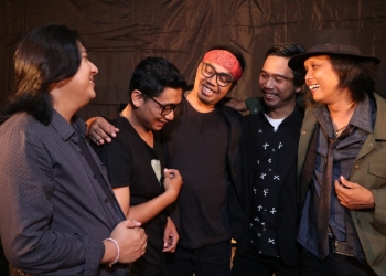 Album Kedua #Akebuleleng Kayak Es Ancruk Senggol Telkom