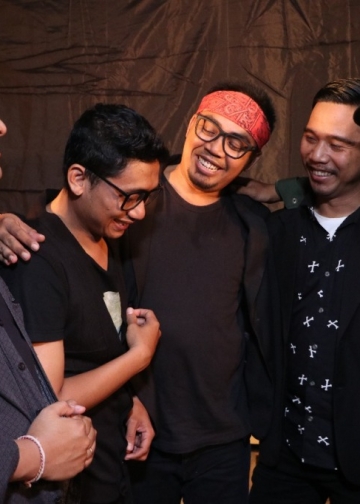 Album Kedua #Akebuleleng Kayak Es Ancruk Senggol Telkom