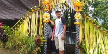 Dekorasi Ala Acara Pernikahan di TPS Desa Pedawa – Usai Nyoblos Bisa Selfie