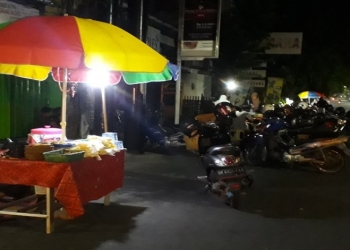Jangan Pilih-Pilih Penjual saat Beli Nasi Kuning, Toh Rasanya Tak Jauh Beda