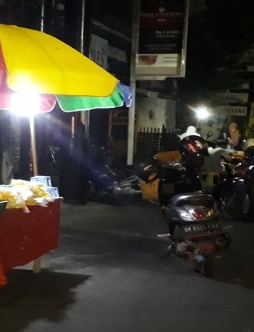 Jangan Pilih-Pilih Penjual saat Beli Nasi Kuning, Toh Rasanya Tak Jauh Beda