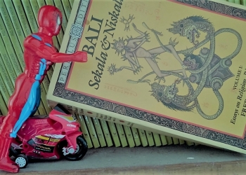 Buku dan Jok yang Tabu – Catatan Perjalanan dari Bandara