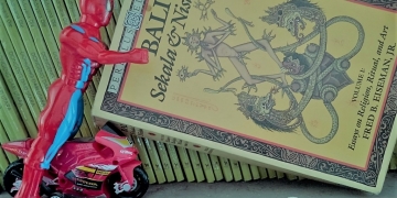 Buku dan Jok yang Tabu – Catatan Perjalanan dari Bandara