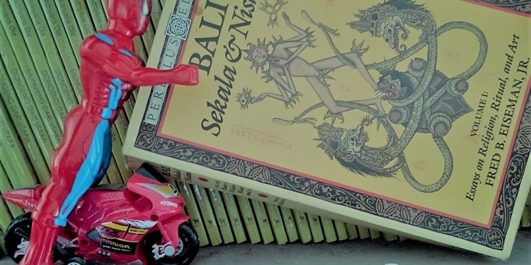 Buku dan Jok yang Tabu – Catatan Perjalanan dari Bandara