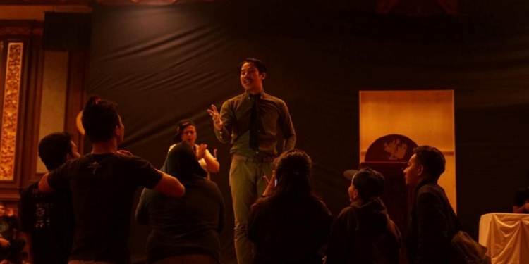 Dari Pentas Satu ke Pentas Satunya Lagi  -Catatan Aktor Menjelang Pentas Sang Guru