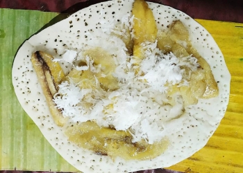 “Laklak Gede” Isi Pisang di Pasar Penebel, Namanya Laklak Biu Men Bayu