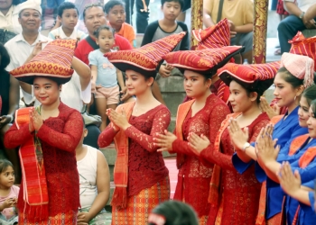 Horas…! Batak Menari di Bali