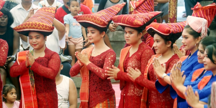 Horas…! Batak Menari di Bali