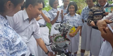 Laku Guru: Melayani Sesama, Bukan Superioritas Egaliter dalam Kelas