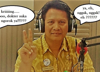 “Injury Time Call” –Kisah Lucu Dokter Siaran di Radio Guntur FM