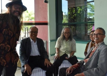 Prof. Gondrong vs Prof. Cepak (?) – Catatan Harian Sugi Lanus