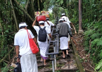 Menuju Puncak Lempuyang, Sehat Rohani-Jasmani, Mencari Anak Tangga Terakhir