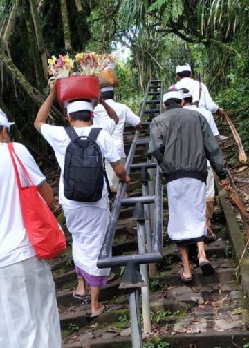 Menuju Puncak Lempuyang, Sehat Rohani-Jasmani, Mencari Anak Tangga Terakhir
