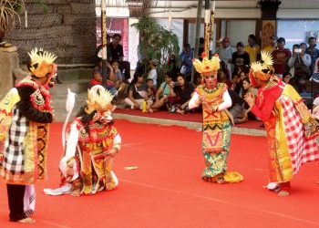 Wow…! Di Zaman Milenial, Anak-anak SMKN 4 Bangli Main Wayang Wong