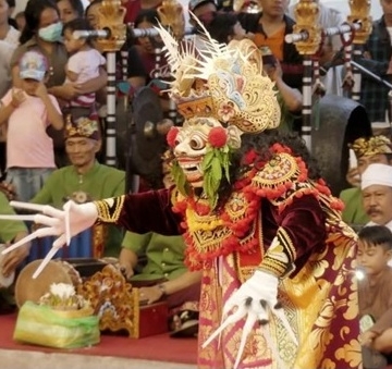 Penari-penari Muda dalam Wayang Wong Tejakula
