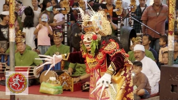 Penari-penari Muda dalam Wayang Wong Tejakula