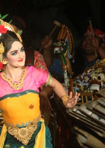 Perlukah Menjadi Hindu Untuk Disebut “Bali” ?