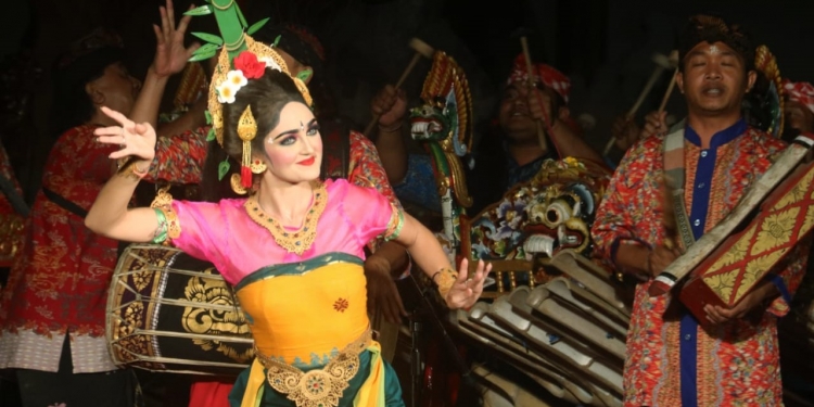 Perlukah Menjadi Hindu Untuk Disebut “Bali” ?