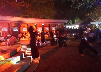 Menonton, Pentas, dan Sudut Pandang yang Berubah – [Catatan Guyub Kalangan]