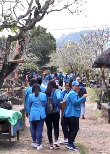Tenganan Pegringsingan dan Dunia yang Terikat Adat – Dari Kunjungan Industri FE Unipas Singaraja