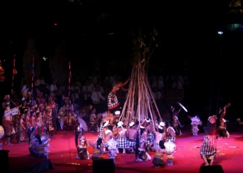 “Makotek” Desa Munggu, Dari Tradisi ke Atas Panggung