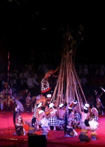 “Makotek” Desa Munggu, Dari Tradisi ke Atas Panggung