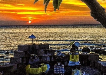 Dari (Praktik) Upacara Menuju (Nilai) Teologis dan Diakhiri Penghayatan Diri