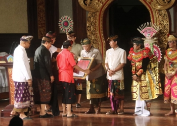 Penghargaan 11 Seniman – Besar Pengabdiannya, Besar Perhatian Pemerintah, Kecil Hadiahnya…