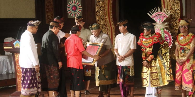 Penghargaan 11 Seniman – Besar Pengabdiannya, Besar Perhatian Pemerintah, Kecil Hadiahnya…