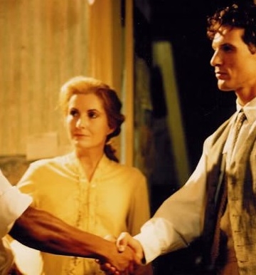 Alienasi, Mimikri dan Identitas Indonesia yang Terbelah – [Spesial 17 Agustus-an]