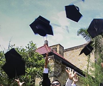 Ijazah Pendidikan Tinggi: Bisa Menjadi Baik, Bisa Menjadi Buruk