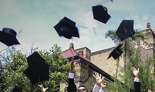 Ijazah Pendidikan Tinggi: Bisa Menjadi Baik, Bisa Menjadi Buruk