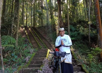 Yan Nano, Mencari Tuhan dengan Bersepeda