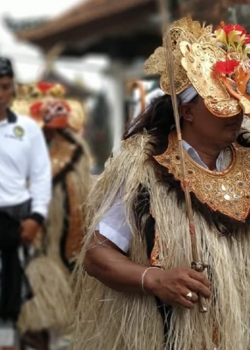 Ngiring Ida Batara Pucak Natar Sari: Perjalanan Spiritual, Bakti Spiritual…